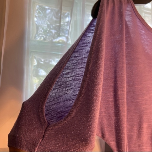 Wet Seal Women’s Medium Purple Shirt, Cold Shouldet - Picture 6 of 7